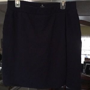 Talbots T collection navy skort
